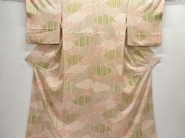 裂取りに古典柄小紋着物